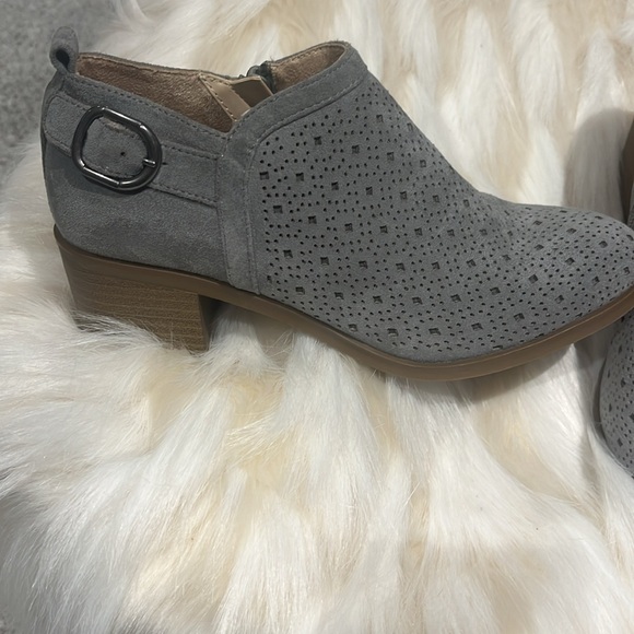 SONOMA BOOTIES - Picture 2 of 7